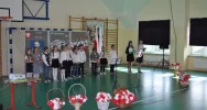 Koncert „Śpiewamy dla Niepodległej” w Szkole Podstawowej Nr 1 w Siekierczynie  - zdjęcie 4