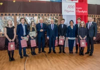 50. rocznica nadania szkole imienia i 100-lecie odzyskania przez Polskę niepodległości - zdjęcie główne