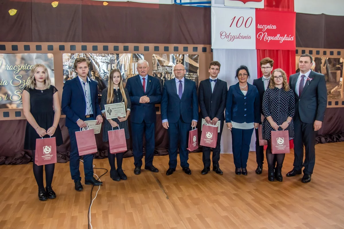 50. rocznica nadania szkole imienia i 100-lecie odzyskania przez Polskę niepodległości