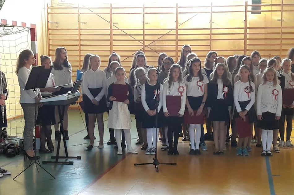 „Była, Jest, Będzie” – obchody 100 rocznicy Odzyskania Niepodległości Polski w szkole w Mordarce  - zdjęcie 11