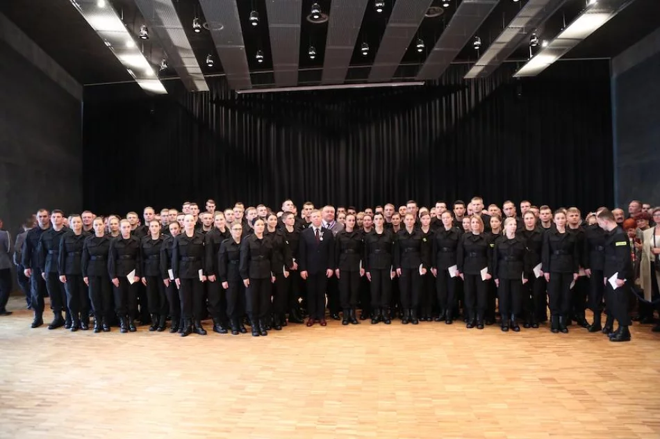 W limanowskiej policji służbę rozpoczyna 4 nowych funkcjonariuszy - zdjęcie 2