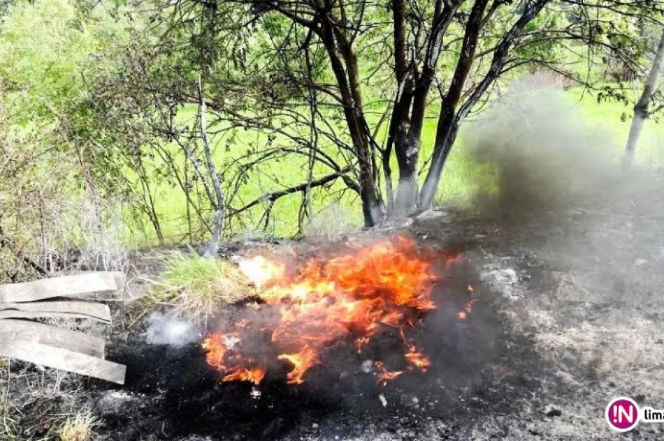 Strażacy wyjechali do pożaru traw, znaleźli oponę i stertę ubrań w ognisku - zdjęcie 2
