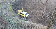Opel wpadł do koryta potoku - zdjęcie 2