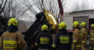Opel wpadł do koryta potoku - zdjęcie 4