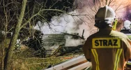32 strażaków gasiło nocny pożar budynku - zdjęcie 3