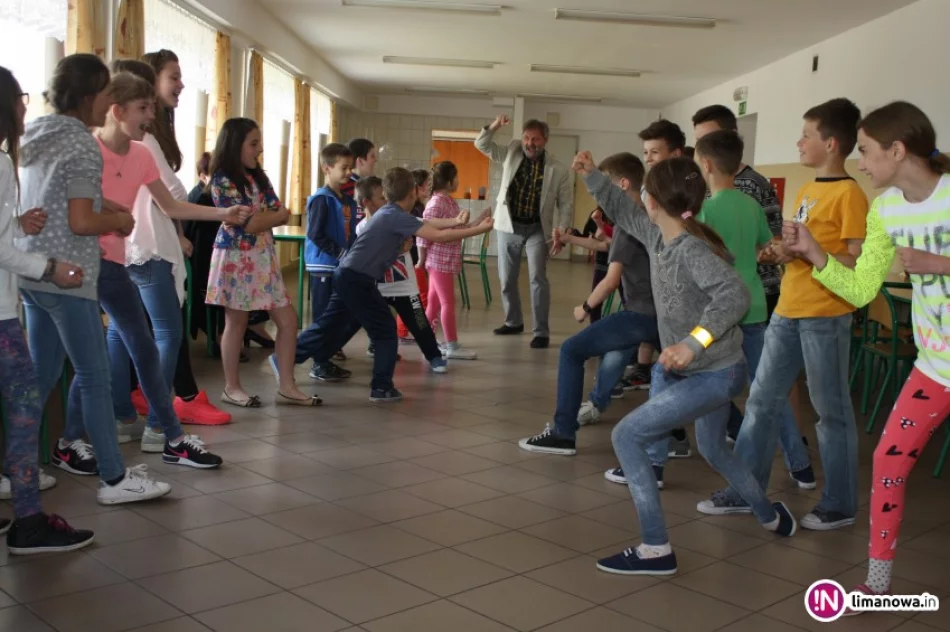 Teatralny czwartek w gminnych bibliotekach - zdjęcie 2