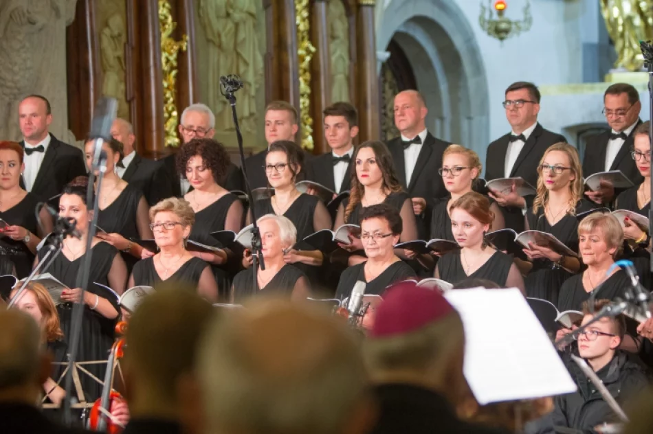 Limanowski chór z licznymi odznaczeniami w 20-lecie działalności - zdjęcie 8