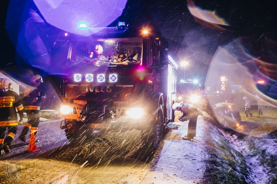 Marznący deszcz i śnieg - na drogach regionu dochodzi do kolizji - zdjęcie 3