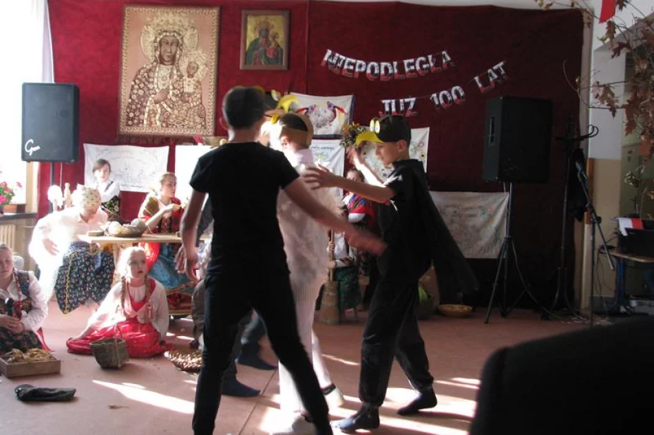 „Niepodległa już 100 lat!” – stulecie Odzyskania Niepodległości w Rupniowie - zdjęcie 19