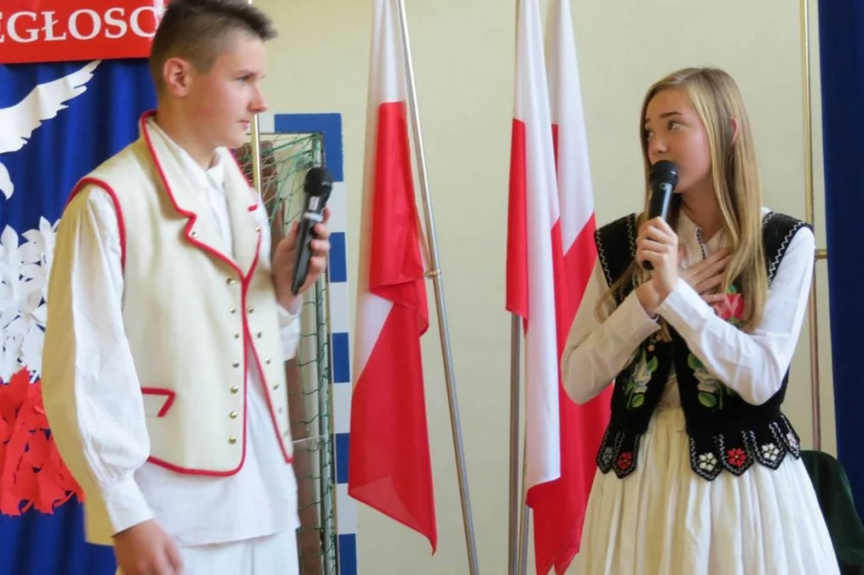 ,,A to Polska właśnie”- widowisko artystyczne zaprezentowane przez uczniów SP nr 1 w Starej Wsi - zdjęcie 8
