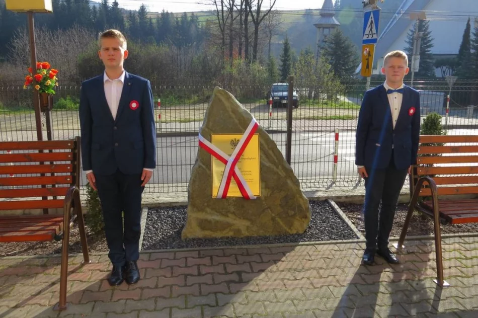 ,,A to Polska właśnie”- widowisko artystyczne zaprezentowane przez uczniów SP nr 1 w Starej Wsi - zdjęcie 9