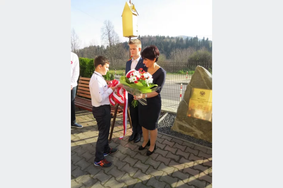 ,,A to Polska właśnie”- widowisko artystyczne zaprezentowane przez uczniów SP nr 1 w Starej Wsi - zdjęcie 12