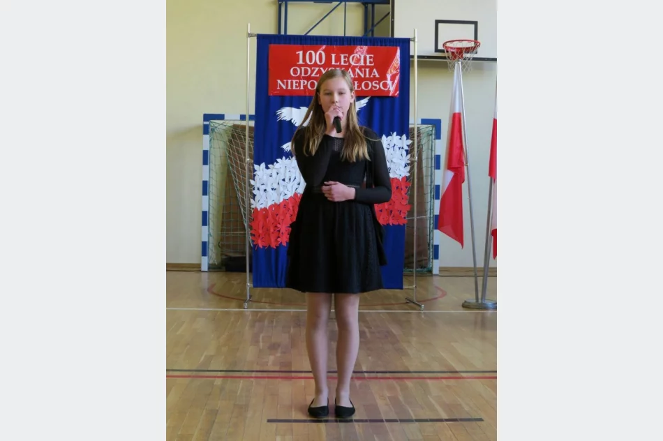 ,,A to Polska właśnie”- widowisko artystyczne zaprezentowane przez uczniów SP nr 1 w Starej Wsi - zdjęcie 20