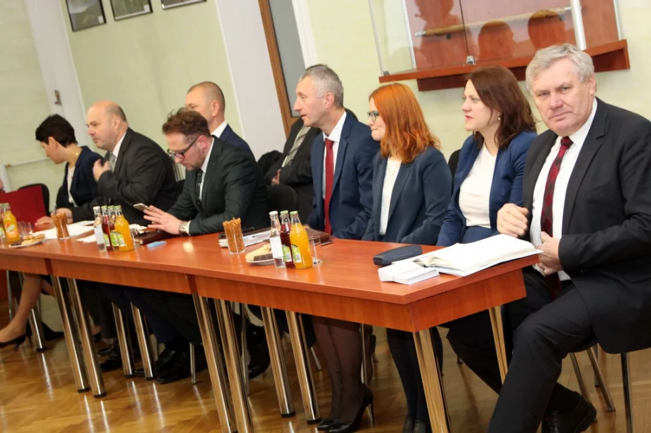 Radni ślubowali, Wójt objął stanowisko  - zdjęcie 15