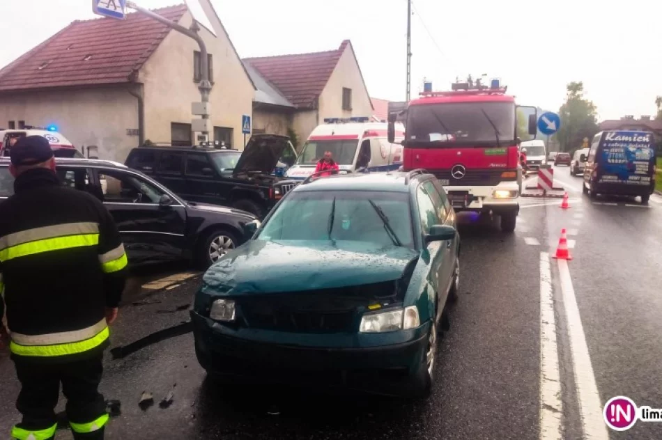 Zderzenie czterech aut. Poszkodowane trzy osoby, w tym dwoje dzieci - zdjęcie 2