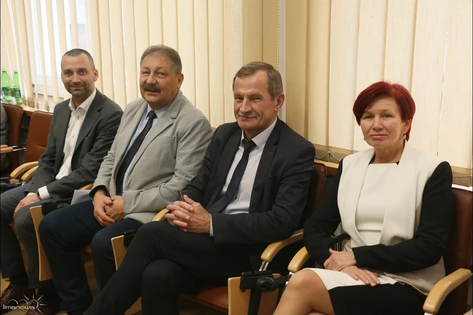  Inauguracyjna Sesja Rady Miasta i zaprzysiężenie Burmistrza Miasta Limanowa - zdjęcie 9