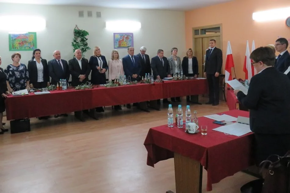 Rada wybrała prezydium, wójt przedstawił informację o stanie gminy - zdjęcie 2