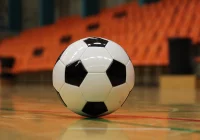 Emiter w kompletem punktów na czele - zdjęcie główne