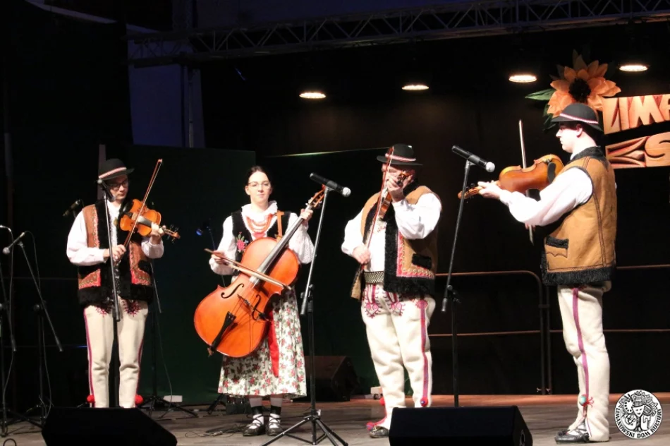 Muzyka, taniec i śpiew - blisko 800 artystów na scenie festiwalu - zdjęcie 3