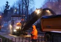 Drogowcy od rana frezują nawierzchnię. W mieście tworzą się korki - zdjęcie główne