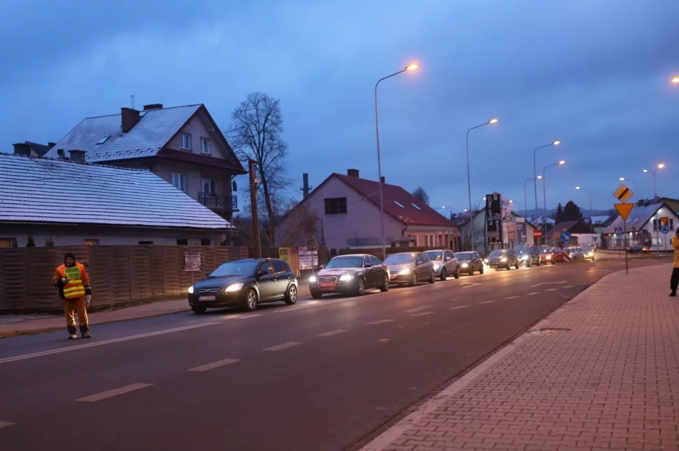 Drogowcy od rana frezują nawierzchnię. W mieście tworzą się korki - zdjęcie 2