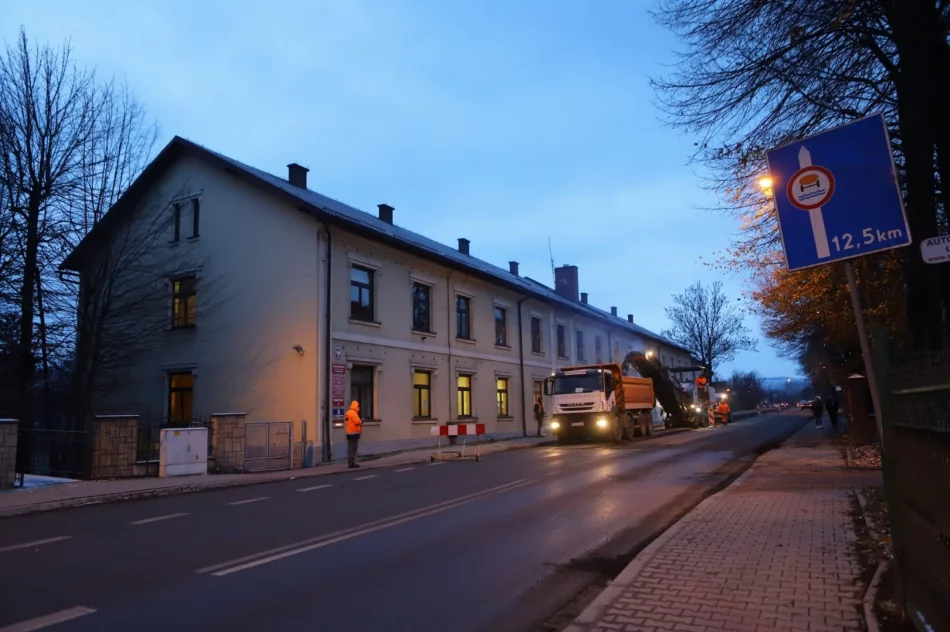 Drogowcy od rana frezują nawierzchnię. W mieście tworzą się korki - zdjęcie 3