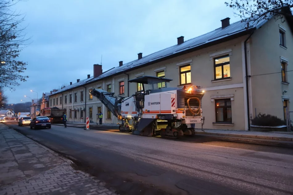 Drogowcy od rana frezują nawierzchnię. W mieście tworzą się korki - zdjęcie 5