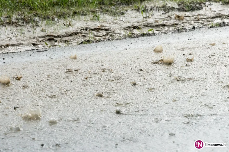 Drogą płynęła rzeka, jedna piwnica zalana - zdjęcie 2