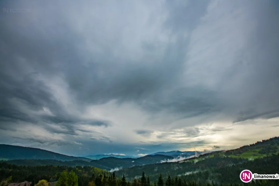 Drogą płynęła rzeka, jedna piwnica zalana - zdjęcie 3