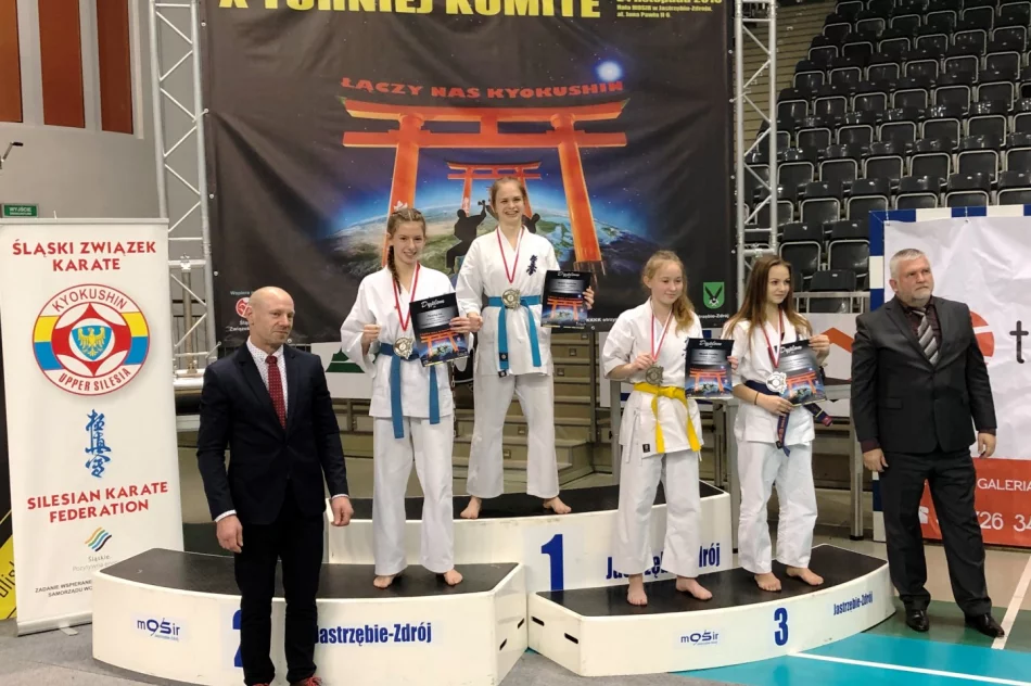 4 medale przywiezione z X Ogólnopolskiego Turnieju Kumite w Jastrzębiu Zdroju  - zdjęcie 4