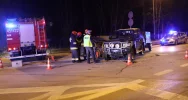 Dwa auta zderzyły się na skrzyżowaniu. 20-latek zignorował znak  - zdjęcie 3