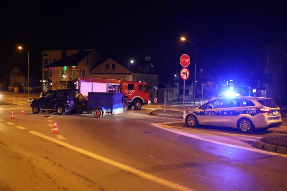 Dwa auta zderzyły się na skrzyżowaniu. 20-latek zignorował znak  - zdjęcie 5