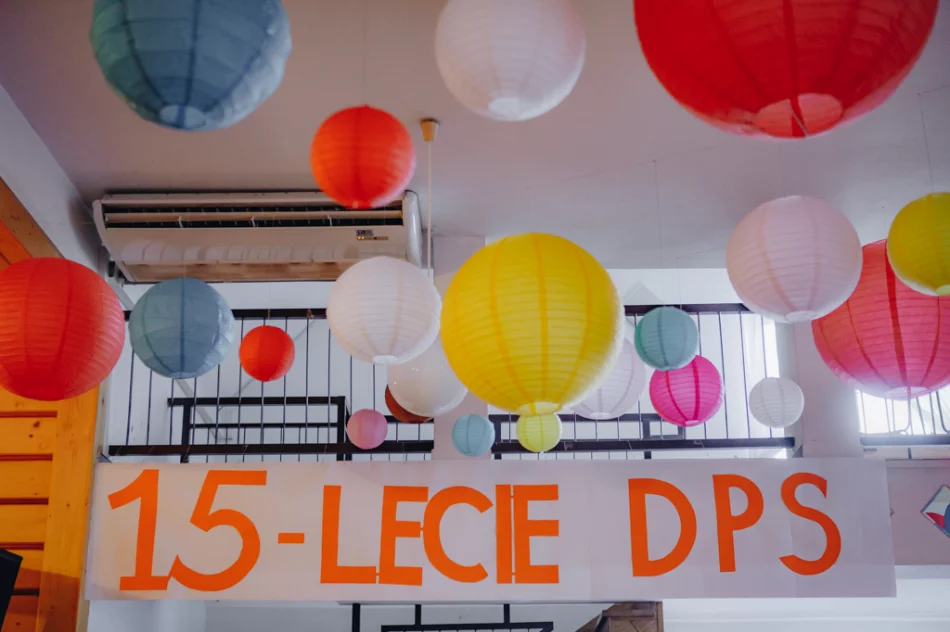 Społeczność DPS świętowała 15-lecie działalności placówki - zdjęcie 4