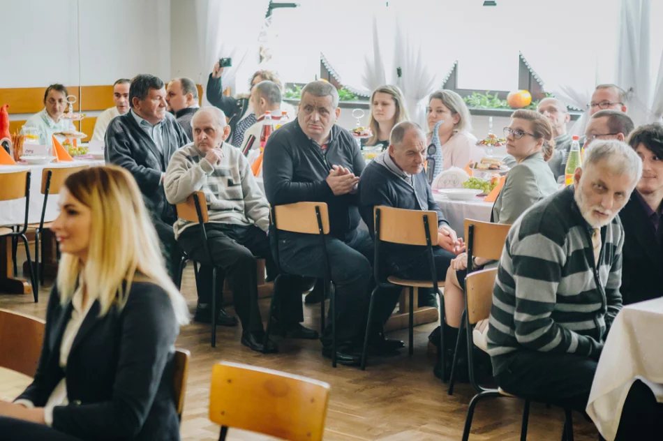 Społeczność DPS świętowała 15-lecie działalności placówki - zdjęcie 8