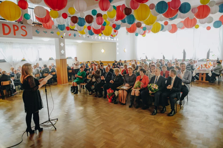 Społeczność DPS świętowała 15-lecie działalności placówki - zdjęcie 10