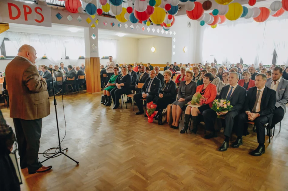 Społeczność DPS świętowała 15-lecie działalności placówki - zdjęcie 14