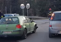 Zderzenie aut na skrzyżowaniu - zdjęcie główne
