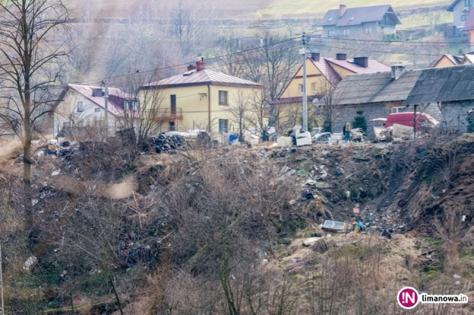 Fotointerwencja: wysypisko przy osiedlu - zdjęcie 3