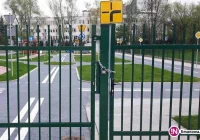 Miasteczko zamknięte do popołudnia, nawet w weekend. Tak jest taniej - zdjęcie główne