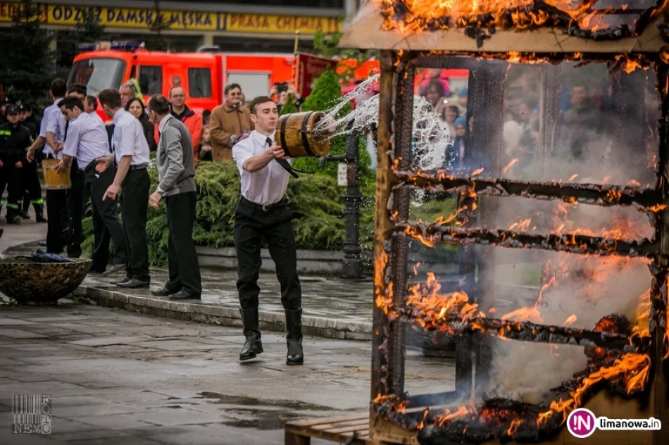 Na płycie rynku spłonął budynek (zdjęcia i wideo) - zdjęcie 2