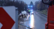 Wyciek na drodze powiatowej - ciężarówka zgubiła część ładunku - zdjęcie 3