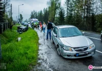 Volkswagen uderzył w Mazdę i wjechał do rowu - zdjęcie główne