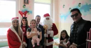 Małych pacjentów odwiedził św. Mikołaj, starosta i wokalista disco-polo - zdjęcie 3