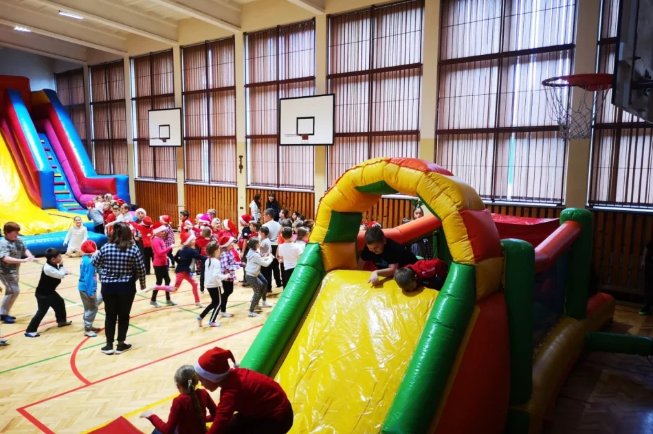 Festyn Mikołajkowy w Zespole Szkolno-Przedszkolnym Nr 4 - zdjęcie 6