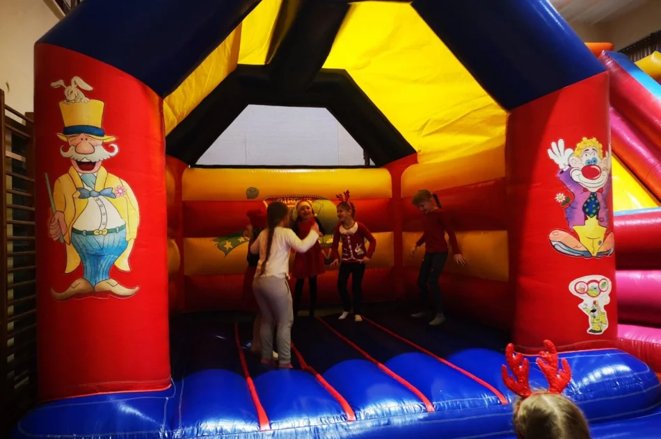 Festyn Mikołajkowy w Zespole Szkolno-Przedszkolnym Nr 4 - zdjęcie 8