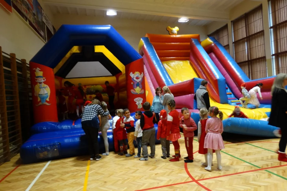 Festyn Mikołajkowy w Zespole Szkolno-Przedszkolnym Nr 4 - zdjęcie 11