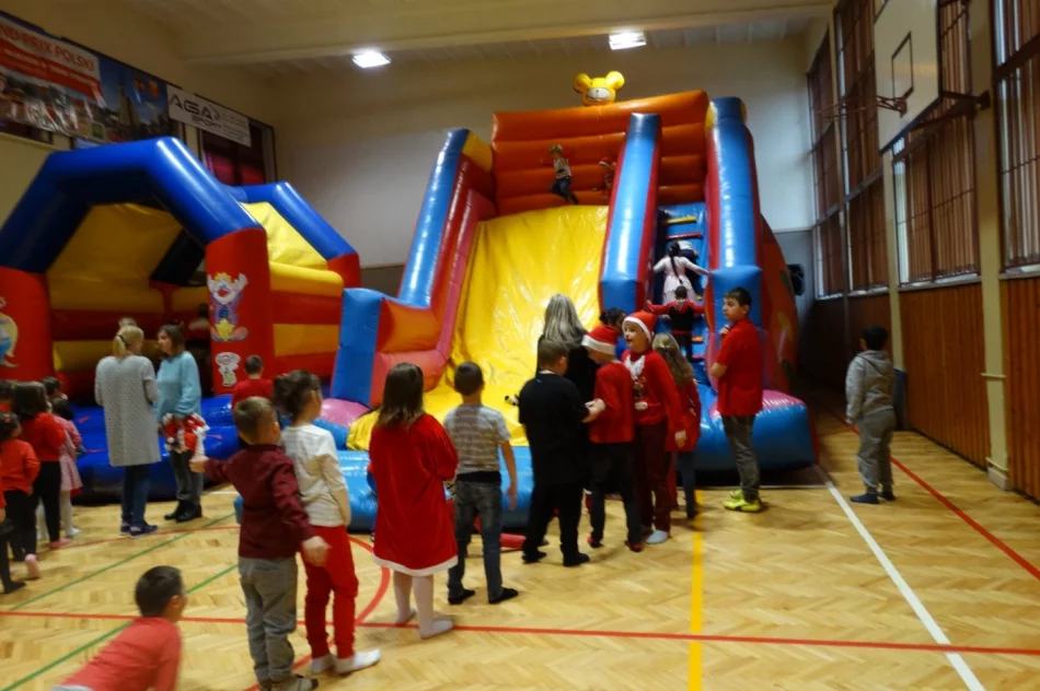 Festyn Mikołajkowy w Zespole Szkolno-Przedszkolnym Nr 4 - zdjęcie 12