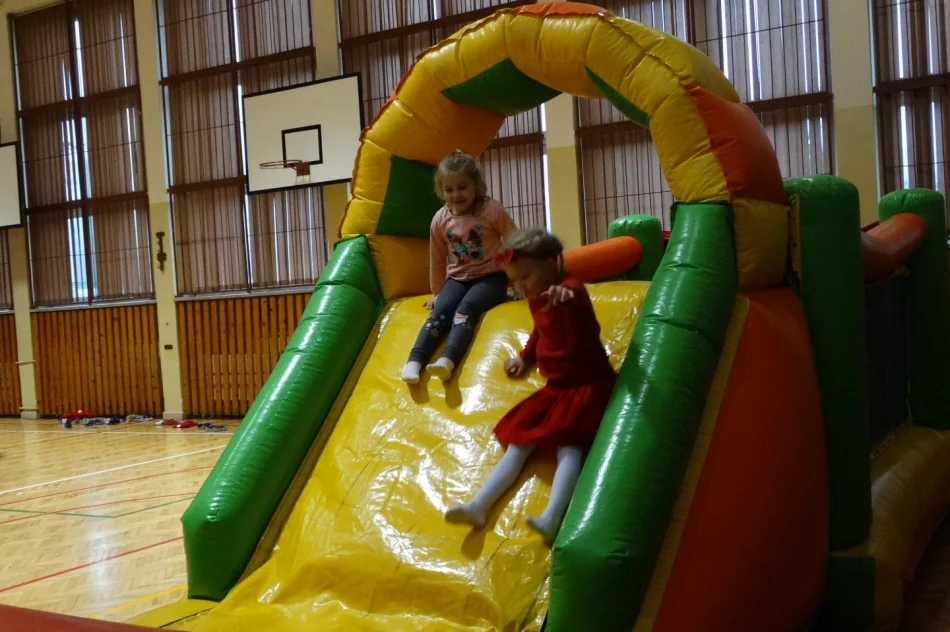 Festyn Mikołajkowy w Zespole Szkolno-Przedszkolnym Nr 4 - zdjęcie 18