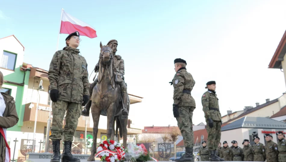 Społeczność szkoły obchodziła 151. rocznicę urodzin patrona - Józefa Piłsudskiego  - zdjęcie 1