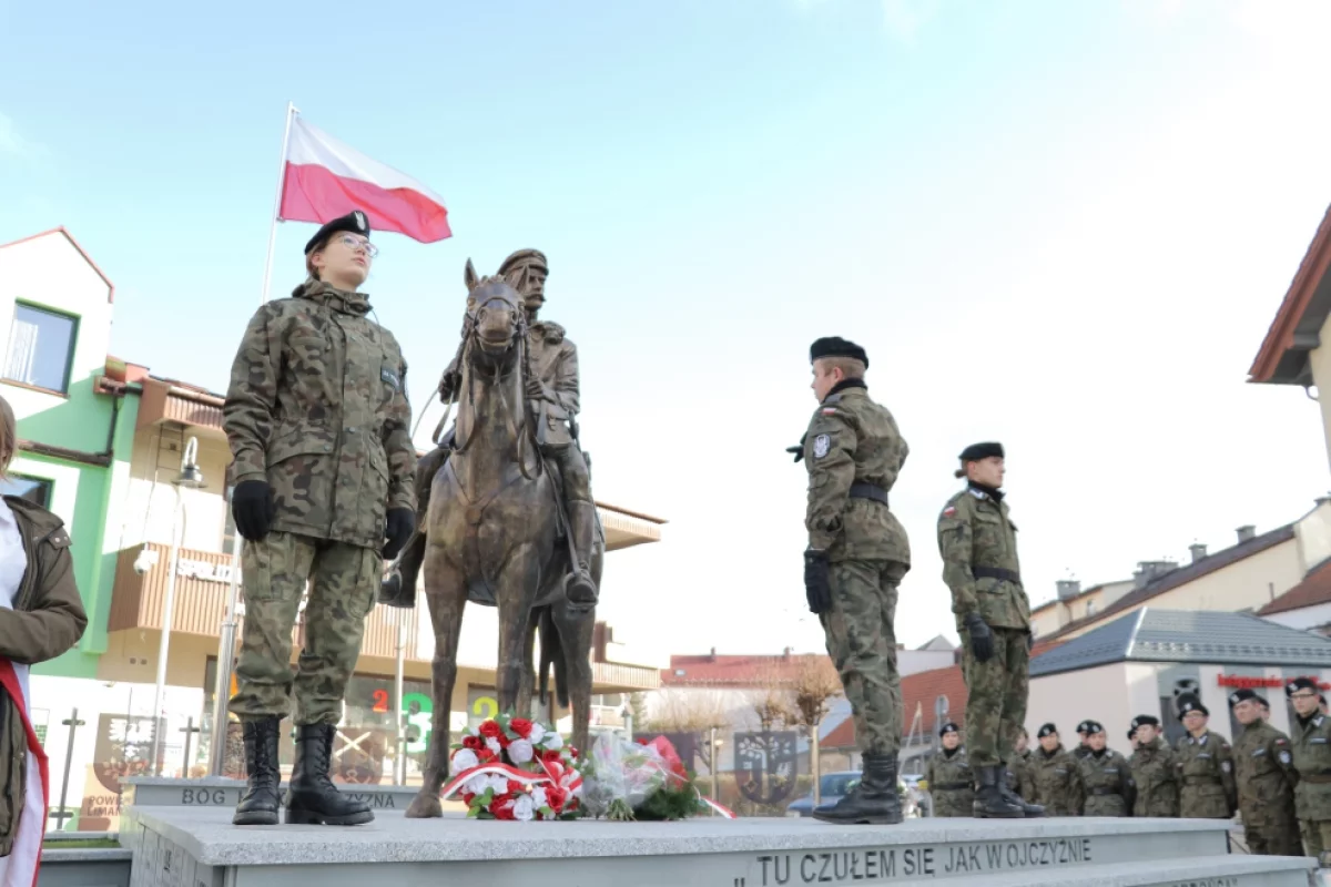 Społeczność szkoły obchodziła 151. rocznicę urodzin patrona - Józefa Piłsudskiego 